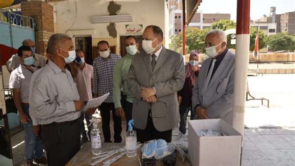 محافظ أسيوط خلال