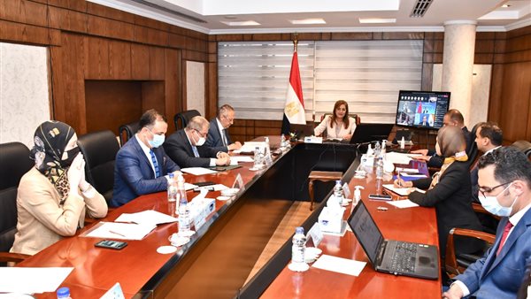 وزيرة التخطيط بالاجتماع