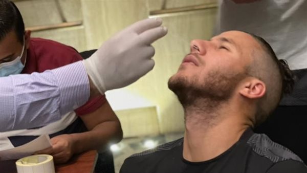 رمضان صبحى يجرى مسحة