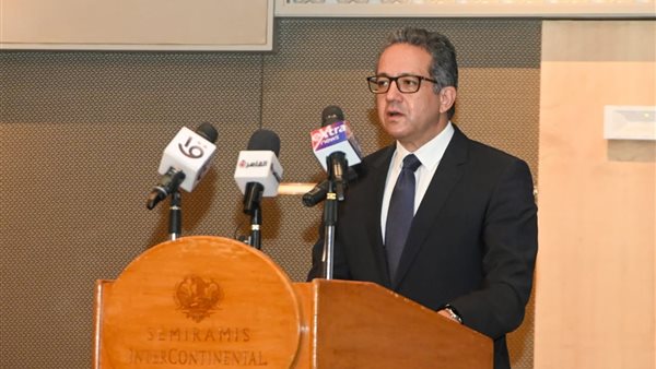 وزير السياحة والاثار