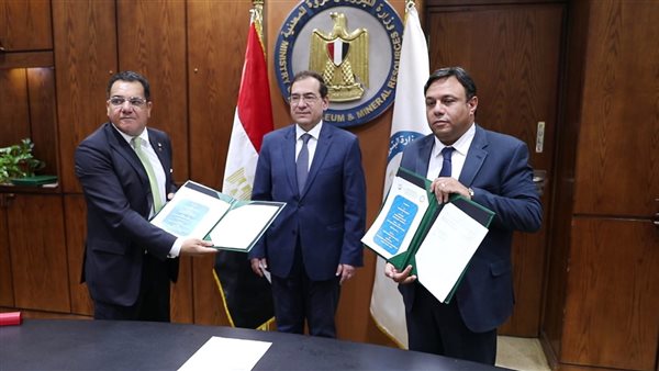 وزير البترول خلال