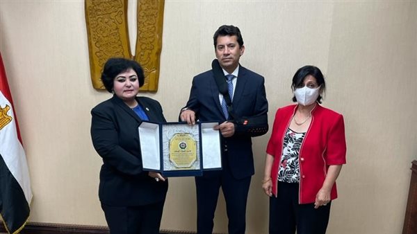 وزير الشباب والرياضة