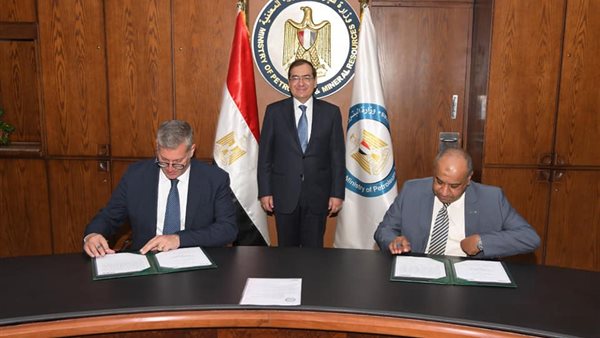 جانب من مراسم التوقيع